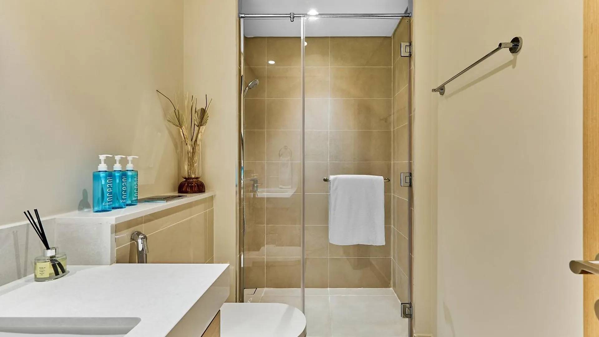 Bnbmehomes - Harbour Gate Tower 2