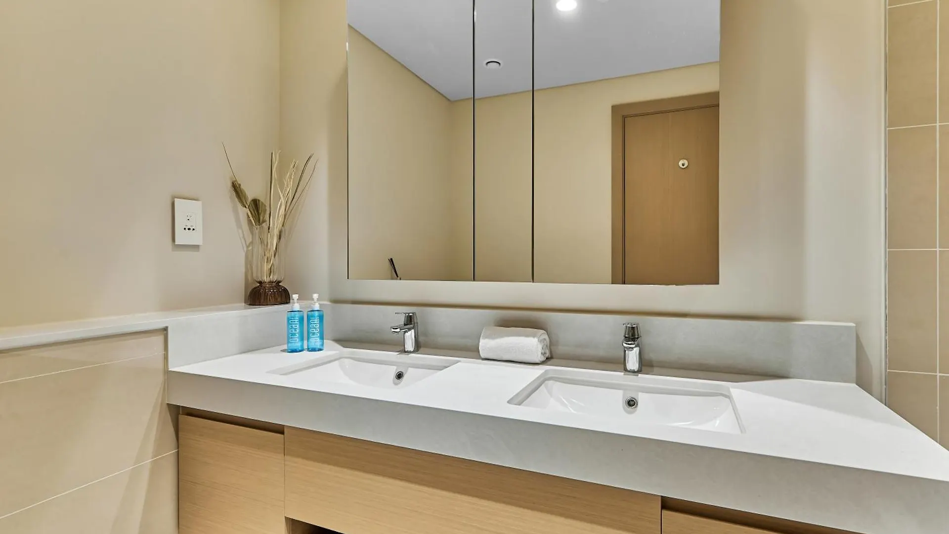 Bnbmehomes - Harbour Gate Tower 2 0*, Dubai
